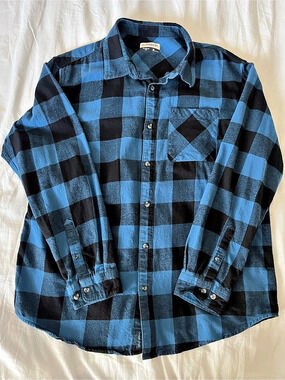 Magellan Outdoors Classic Fit Plaid Button Down in Blue & Black Size XL